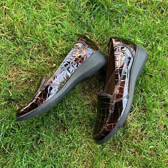 Clarks Women’s Gael angora loafer brown crocodile embossed, 6.5 medium NWT - Picture 2 of 5